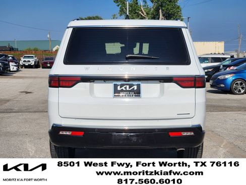 Used 2024 Jeep Wagoneer L Series II w/ Flexible Seating Group AWD/4WD image 5