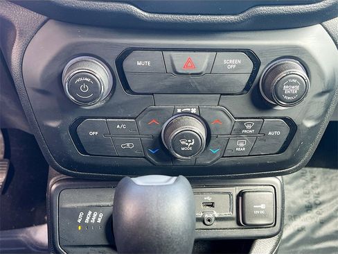 Used 2019 Jeep Renegade Altitude w/ Quick Order Package 2XM image 16