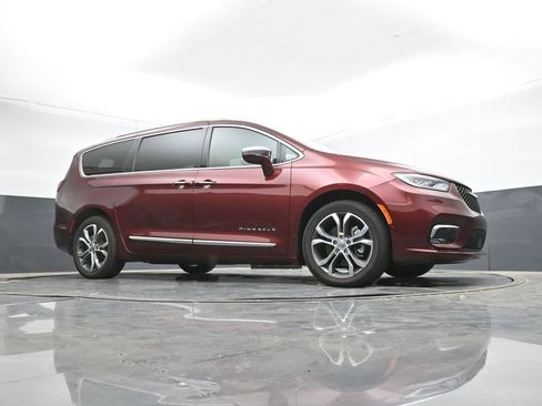 Used 2022 Chrysler Pacifica Pinnacle AWD/4WD image 43