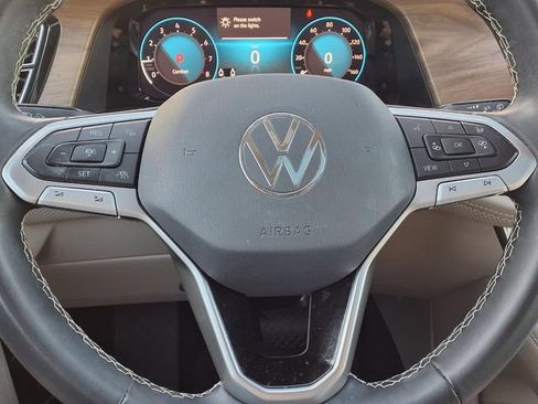 Used 2024 Volkswagen Atlas SE w/ Panoramic Sunroof Package FWD image 14