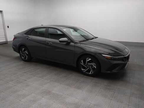 Used 2025 Hyundai Elantra SEL FWD image 11