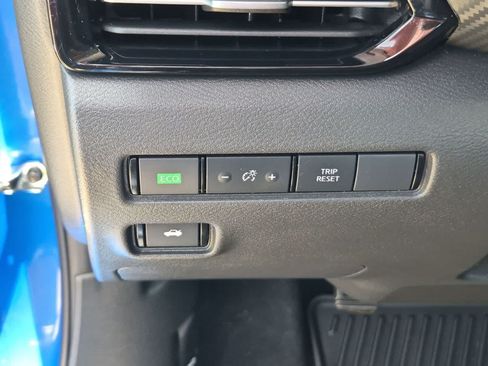 Used 2025 Nissan Sentra SR w/ SR Premium Package FWD image 10