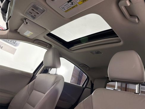 Used 2018 Honda HR-V EX-L image 2