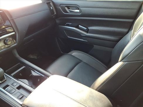 Used 2023 Nissan Pathfinder SL w/ Black Appearance Package image 17