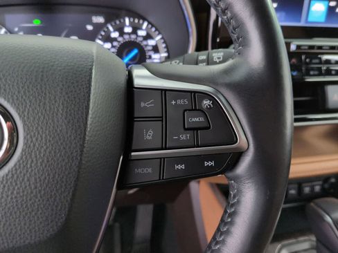 Used 2021 Toyota Highlander Platinum image 25