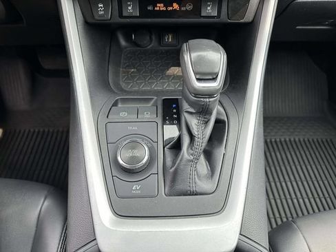 Used 2023 Toyota RAV4 XLE Premium AWD/4WD image 33