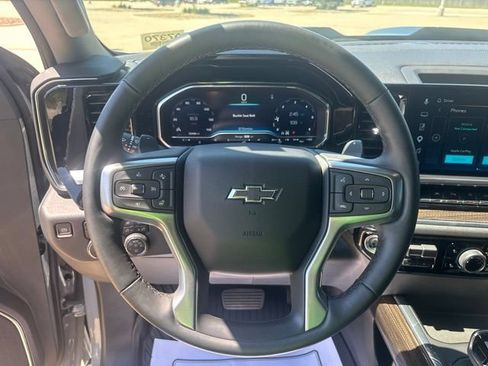 Used 2024 Chevrolet Silverado 1500 LT Trail Boss w/ Convenience Package II AWD/4WD image 3