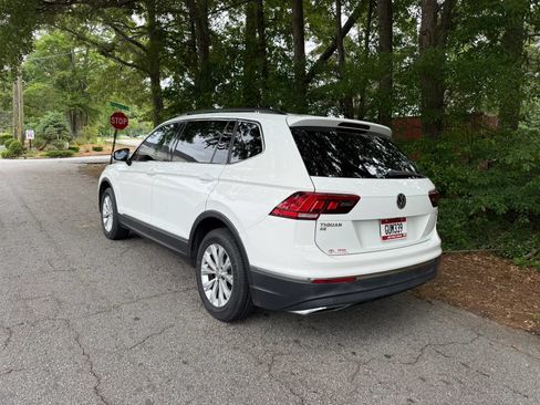 Used 2018 Volkswagen Tiguan SEL FWD image 3