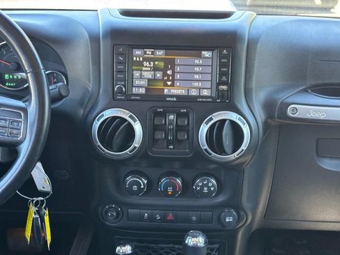 Used 2015 Jeep Wrangler Unlimited Sahara AWD/4WD image 14