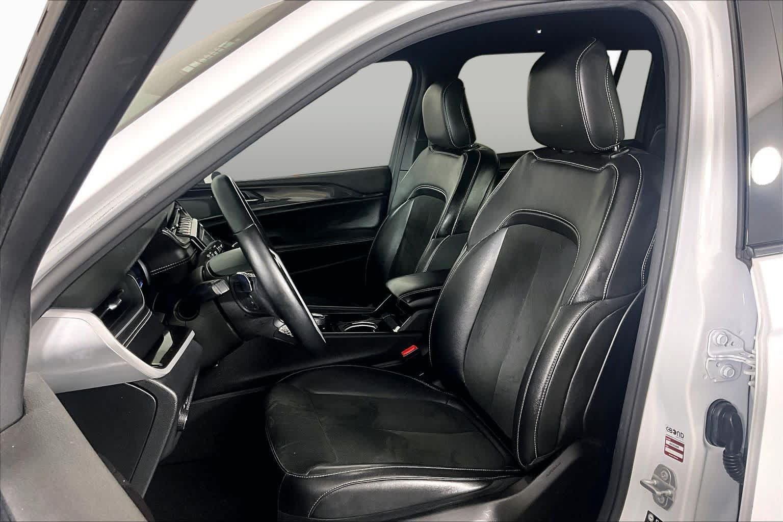 Used 2021 Jeep Grand Cherokee L Laredo AWD/4WD image 8