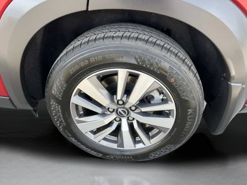 Used 2022 Nissan Pathfinder SL w/ SL Black Package image 11