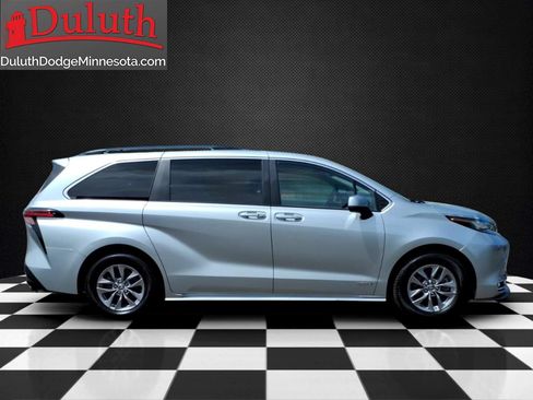 Used 2021 Toyota Sienna XLE w/ XLE Plus Package AWD/4WD image 6