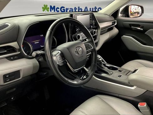 Used 2021 Toyota Highlander XLE image 15