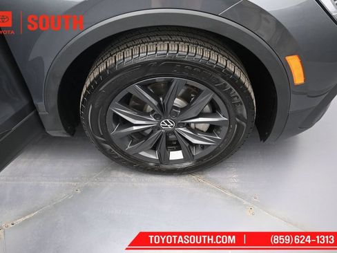 Used 2024 Volkswagen Tiguan SE AWD/4WD image 37