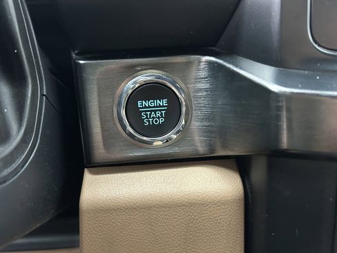 Used 2023 Ford F250 Lariat w/ Chrome Package image 36