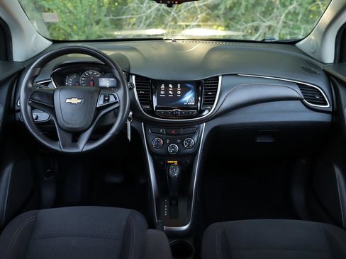 Used 2017 Chevrolet Trax LS FWD image 17