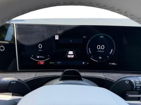 Certified 2025 Hyundai Santa Fe Limited image 11