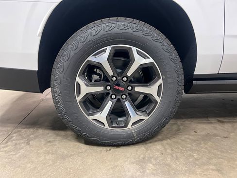 New 2026 GMC Yukon XL AT4 Ultimate AWD/4WD image 9