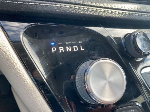 Used 2021 Chrysler Pacifica Limited image 26