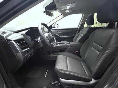 Certified 2025 Nissan Rogue SV AWD/4WD image 10