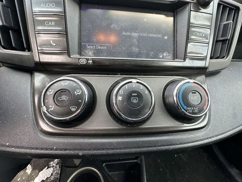 Used 2015 Toyota RAV4 LE image 18