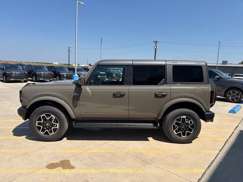 New 2026 Ford Bronco Outer Banks AWD/4WD image 4