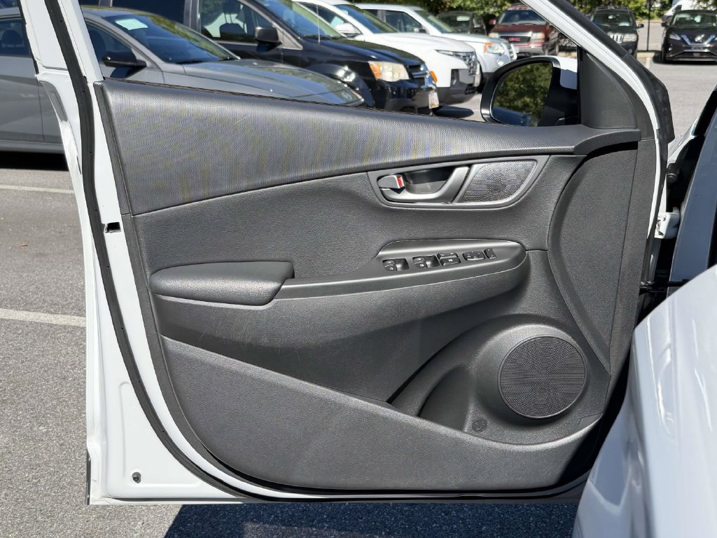 Used 2021 Hyundai Kona Limited w/ Cargo Package FWD image 12