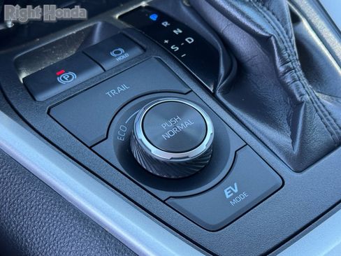 Used 2024 Toyota RAV4 XLE image 21