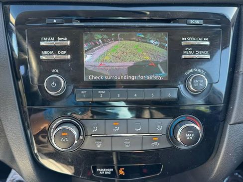 Used 2017 Nissan Rogue S AWD/4WD image 17
