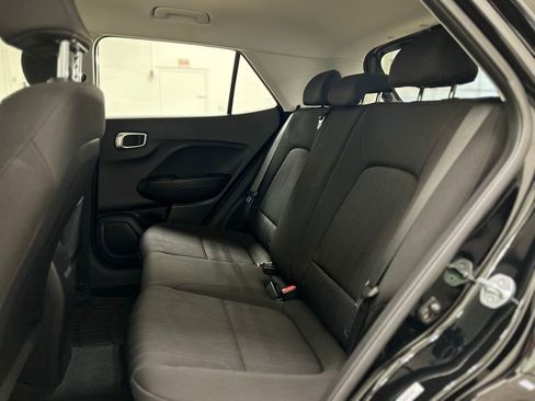 Used 2023 Hyundai Venue SE image 16