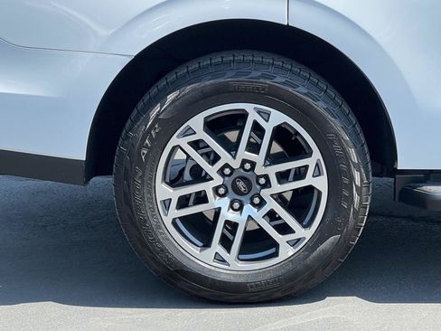 Used 2025 Ford Expedition Active AWD/4WD image 15