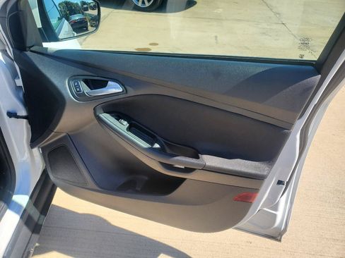 Used 2018 Ford Focus SE FWD image 6