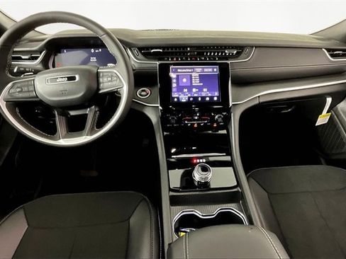 New 2025 Jeep Grand Cherokee L Altitude image 6