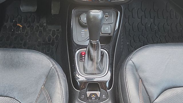 Used 2018 Jeep Compass Limited w/ Navigation Group AWD/4WD image 8