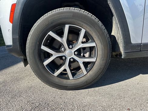 Used 2024 Jeep Grand Cherokee L Limited w/ Luxury Tech Group II image 45