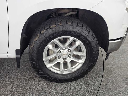 Used 2023 Chevrolet Silverado 1500 LT w/ Z71 Off-Road Package AWD/4WD image 9