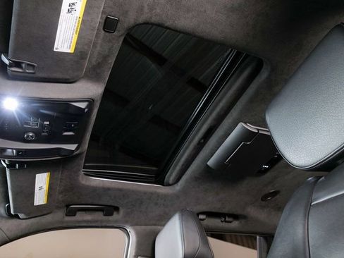 Used 2019 Cadillac Escalade ESV Platinum AWD/4WD image 25