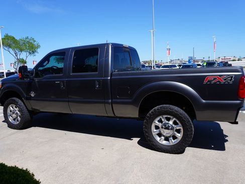 Used 2015 Ford F250 Lariat w/ Lariat Interior Package AWD/4WD image 4