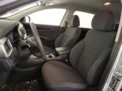 Used 2019 Kia Sorento LX image 18