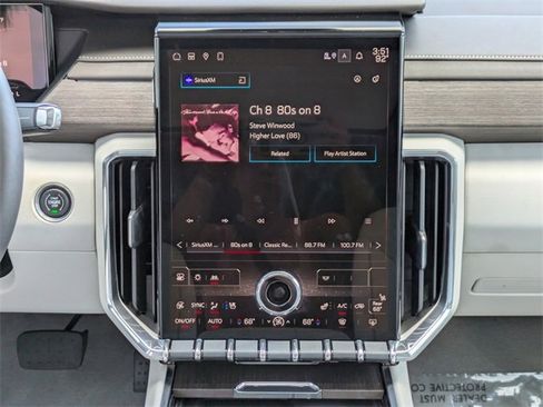 Used 2024 GMC Acadia Denali image 17