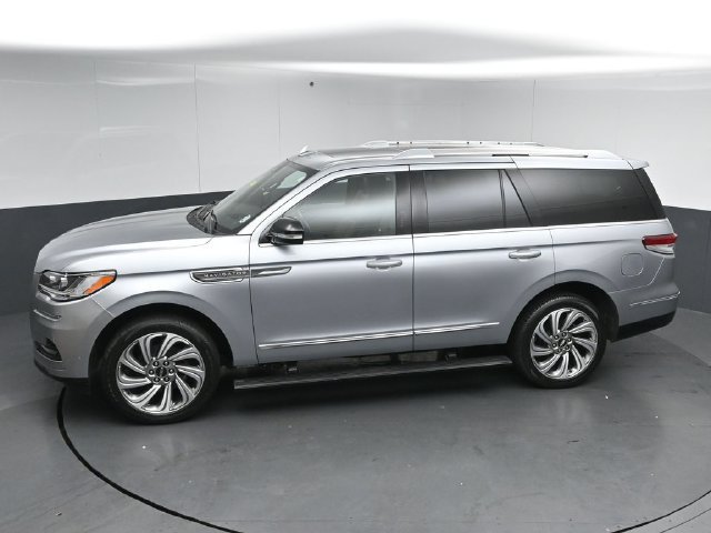 Certified 2023 Lincoln Navigator Reserve AWD/4WD image 50