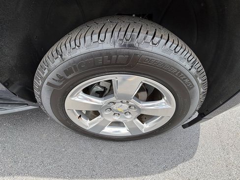 Used 2017 Chevrolet Suburban LT AWD/4WD image 33