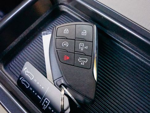 Used 2026 GMC Hummer EV SUV image 27