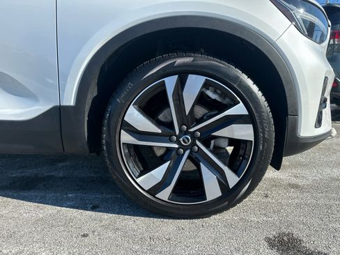 Used 2023 Volvo XC40 B5 Plus w/ Climate Package image 10