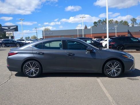 Used 2025 Lexus ES 350 w/ Premium Package image 3