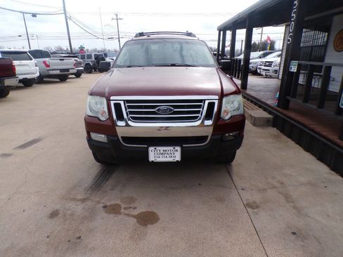Used 2010 Ford Explorer Sport Trac XLT image 2