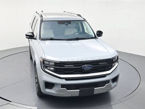 Used 2025 Ford Expedition Platinum w/ Driver's Package AWD/4WD image 39