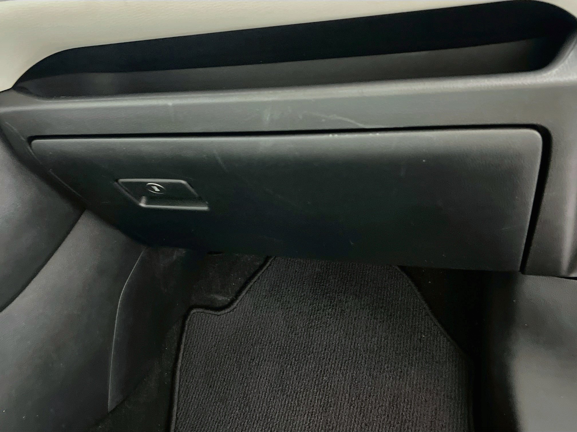 Used 2022 Toyota RAV4 XLE Premium FWD image 34