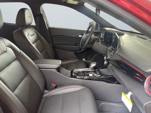 Used 2025 Chevrolet Trax RS w/ Driver Confidence Package image 17