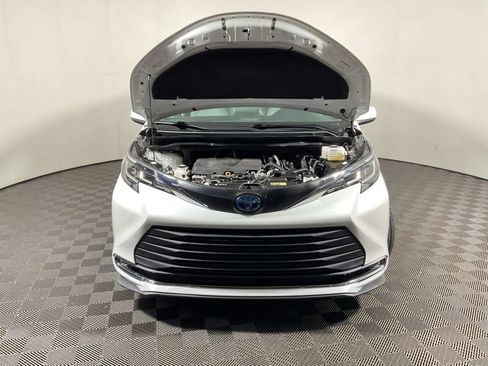 Used 2022 Toyota Sienna XLE FWD image 9